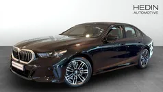 Svart (black) Begagnad 2025 BMW 520 M Sport Sedan | 578 700 kr (Marknadspris)