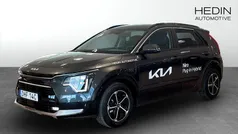 Grå (grey) Ny 2025 Kia Niro Advance SUV | 399 900 kr (Marknadspris)