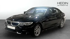 Svart (black) Begagnad 2021 BMW 330e Sport Line Sedan | 319 700 kr (Marknadspris)