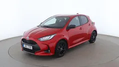Röd Begagnad 2022 Toyota Yaris Hybrid Halvkombi | 208 000 kr (Marknadspris)