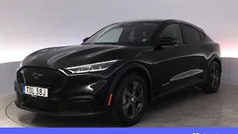 Svart Begagnad 2022 Ford Mustang Mach-E SUV | 327 900 kr (Bra pris)