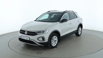 Grå Begagnad 2023 VW T-Roc SUV | 256 000 kr (Bra pris)