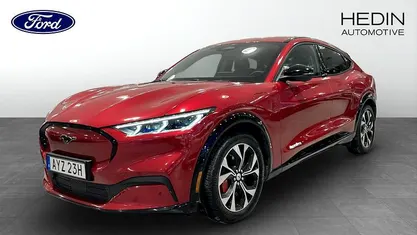 Röd Begagnad 2021 Ford Mustang Mach-E SUV | 329 900 kr (Bra pris)