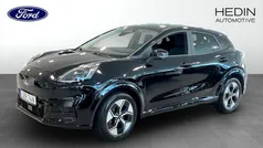 Svart (black) Ny 2025 Ford Puma Gen-E SUV | 397 375 kr (Marknadspris)