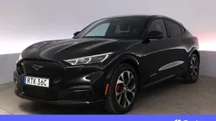 Svart Begagnad 2022 Ford Mustang Mach-E Standard Range SUV | 347 900 kr (Superpris)