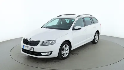 Vit Begagnad 2016 Skoda Octavia Ambition Kombi | 106 000 kr (Marknadspris)
