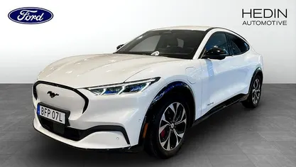 Vit Begagnad 2022 Ford Mustang Mach-E Standard Range SUV | 364 900 kr (Marknadspris)