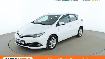 Vit Begagnad 2017 Toyota Auris Active Halvkombi | 143 000 kr (Marknadspris)