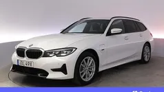 Vit Begagnad 2021 BMW 330e Sport Line Kombi | 303 900 kr (Marknadspris)