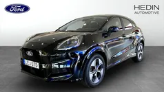 Svart (black) Ny 2025 Ford Puma Gen-E SUV | 397 375 kr (Marknadspris)