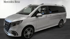 Grå Ny 2025 Mercedes V300 Avantgarde Minibuss | 961 730 kr (Marknadspris)