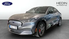 Grå (grey) Begagnad 2023 Ford Mustang Mach-E SUV | 499 900 kr (Marknadspris)