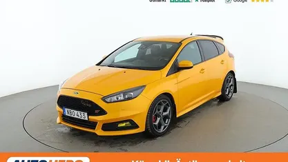Gul Begagnad 2016 Ford Focus ST Halvkombi | 174 000 kr (Marknadspris)