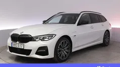 Vit Begagnad 2021 BMW 330e M Sport Kombi | 359 900 kr (Marknadspris)
