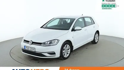 Vit Begagnad 2017 VW Golf VII Halvkombi | 130 000 kr (Marknadspris)