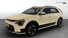 Vit (white) Begagnad 2022 Kia e-Niro SUV | 289 900 kr (Marknadspris)