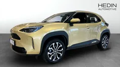 Gul (yellow) Begagnad 2022 Toyota Yaris Hybrid Active Halvkombi | 254 000 kr (Dyr)