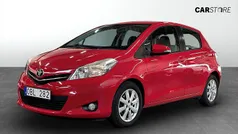 Röd Begagnad 2013 Toyota Yaris Halvkombi | 104 900 kr (Marknadspris)