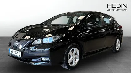 Begagnad Nissan Leaf Acenta 110 kW (150 HK) 2022 Svart Halvkombi