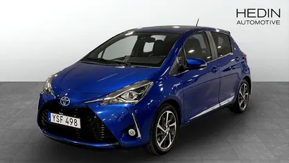 Blå Begagnad 2017 Toyota Yaris Hybrid Halvkombi | 139 900 kr (Marknadspris)