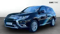 Svart Begagnad 2019 Mitsubishi Outlander P-HEV Kombi | 179 900 kr (Marknadspris)