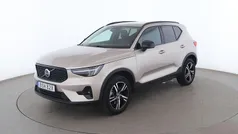 Grå Begagnad 2023 Volvo XC40 Plus SUV | 395 000 kr (Marknadspris)