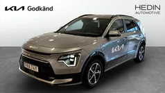 Grå (silver) Begagnad 2025 Kia Niro Advance SUV | 349 900 kr (Marknadspris)
