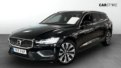 Svart Begagnad 2023 Volvo V60 Momentum Kombi | 359 900 kr (Bra pris)