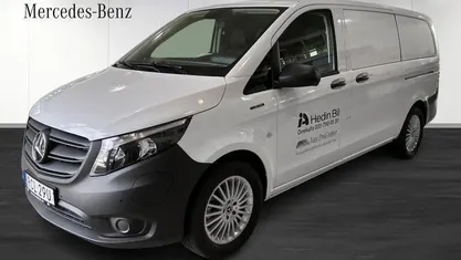 Vit Begagnad 2023 Mercedes e-Vito Minibuss | 449 900 kr (Bra pris)