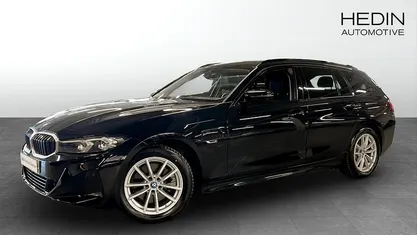 Begagnad BMW 330e Shadowline 292 HK (214 kW) 2022 Kombi