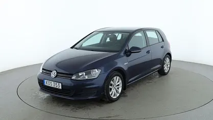 Blå Begagnad 2014 VW Golf Sedan | 106 000 kr (Marknadspris)