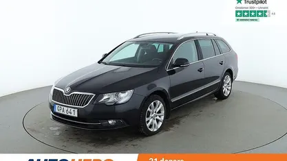 Svart Begagnad 2015 Skoda Superb Ambition Kombi | 129 000 kr (Marknadspris)