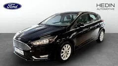 Svart Begagnad 2017 Ford Focus Halvkombi | 104 900 kr (Marknadspris)