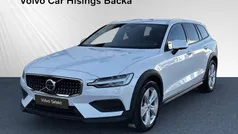 Vit Begagnad 2024 Volvo V60 CC Core Kombi | 432 900 kr (Marknadspris)
