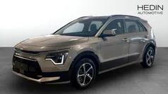 Svart (black) Ny 2025 Kia Niro SUV | 358 000 kr (Bra pris)