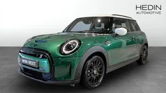 Grön (green) Begagnad 2022 Mini Cooper SE Halvkombi | 218 700 kr (Marknadspris)