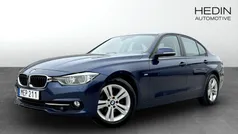 Blå (blue) Begagnad 2015 BMW 318 Sport Line Sedan | 128 700 kr (Marknadspris)