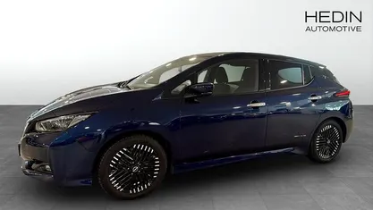 Begagnad Nissan Leaf N-Connecta 110 kW (150 HK) 2023 Blå Halvkombi