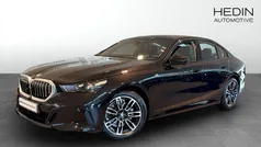 Svart (black) Begagnad 2025 BMW 520 M Sport Sedan | 578 700 kr (Marknadspris)
