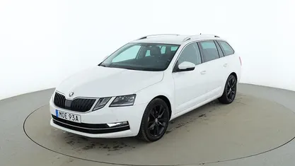 Vit Begagnad 2019 Skoda Octavia Style Kombi | 211 000 kr (Marknadspris)