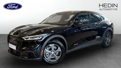 Svart (black) Begagnad 2021 Ford Mustang Mach-E Standard Range SUV | 339 900 kr (Marknadspris)