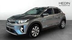 Grå (grey) Ny 2025 Kia Stonic 4 SUV | 277 900 kr (Marknadspris)