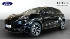 Svart (black) Begagnad 2022 Ford Puma ST-Line Halvkombi | 209 900 kr (Marknadspris)