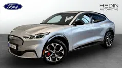 Grå (silver) Begagnad 2021 Ford Mustang Mach-E Standard Range SUV | 359 900 kr (Marknadspris)