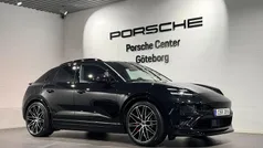 Svart (black) Ny 2025 Porsche Macan Turbo SUV | 1 493 800 kr (Marknadspris)