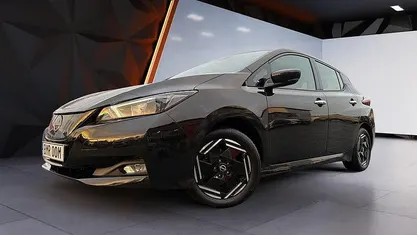 Begagnad Nissan Leaf Acenta 110 kW (150 HK) 2022 Svart Halvkombi