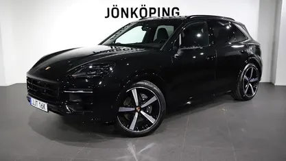 Svart (grey) Begagnad 2025 Porsche Cayenne SUV | 1 275 000 kr (Marknadspris)