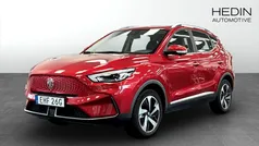 Röd (red) Begagnad 2022 MG ZS Luxury Sedan | 239 900 kr (Superpris)