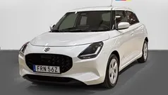 Vit Ny 2024 Suzuki Swift Halvkombi | 266 400 kr (Marknadspris)