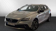 Silver Begagnad 2018 Volvo V40 CC Kombi | 204 400 kr (Marknadspris)